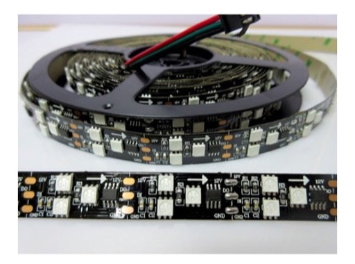 DENEB • LED STRIP 450 LEDs matricées (par 3) RGB 12 V 135 W 10 m IP20 fond noir